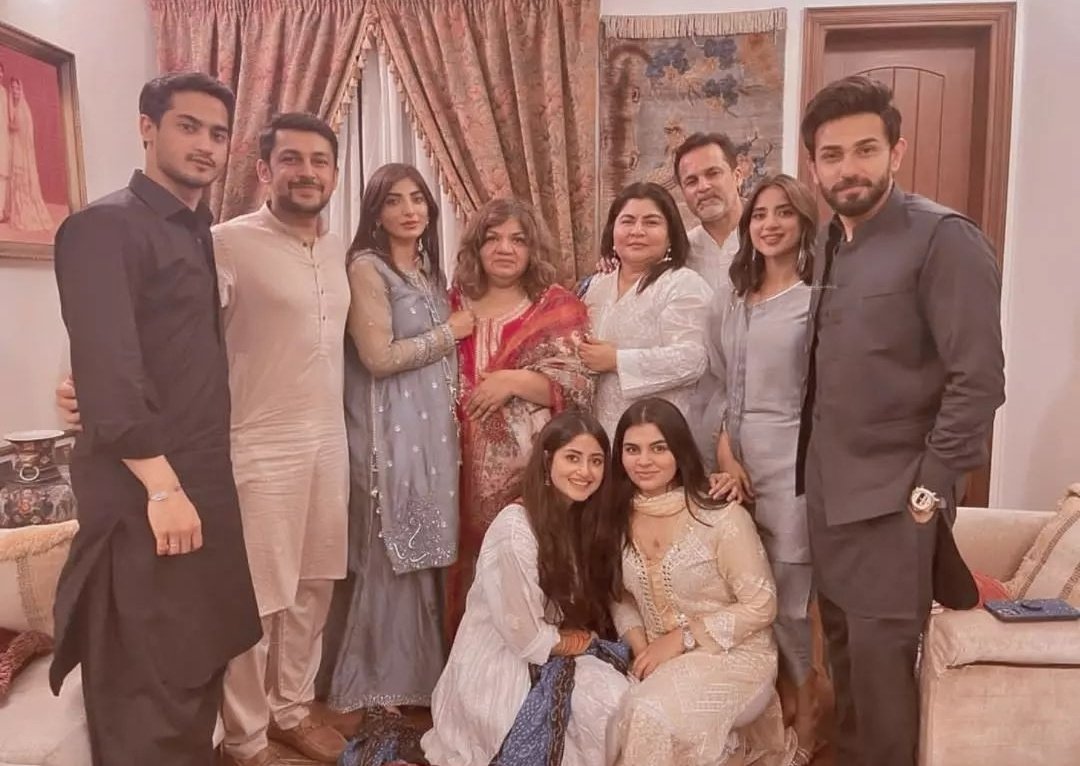 Happy family  #SajalAly #SaboorAliansari 

.
.
#SaboorAly