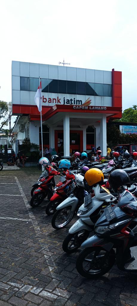 kangzar's tweet photo. Bank yang merk nya ini, sama sekali tidak dapat diandalkan. Kalau bukan karena payroll dari kantor, saya ogah jadi nasabahnya https://t.co/5un0KtPQCN