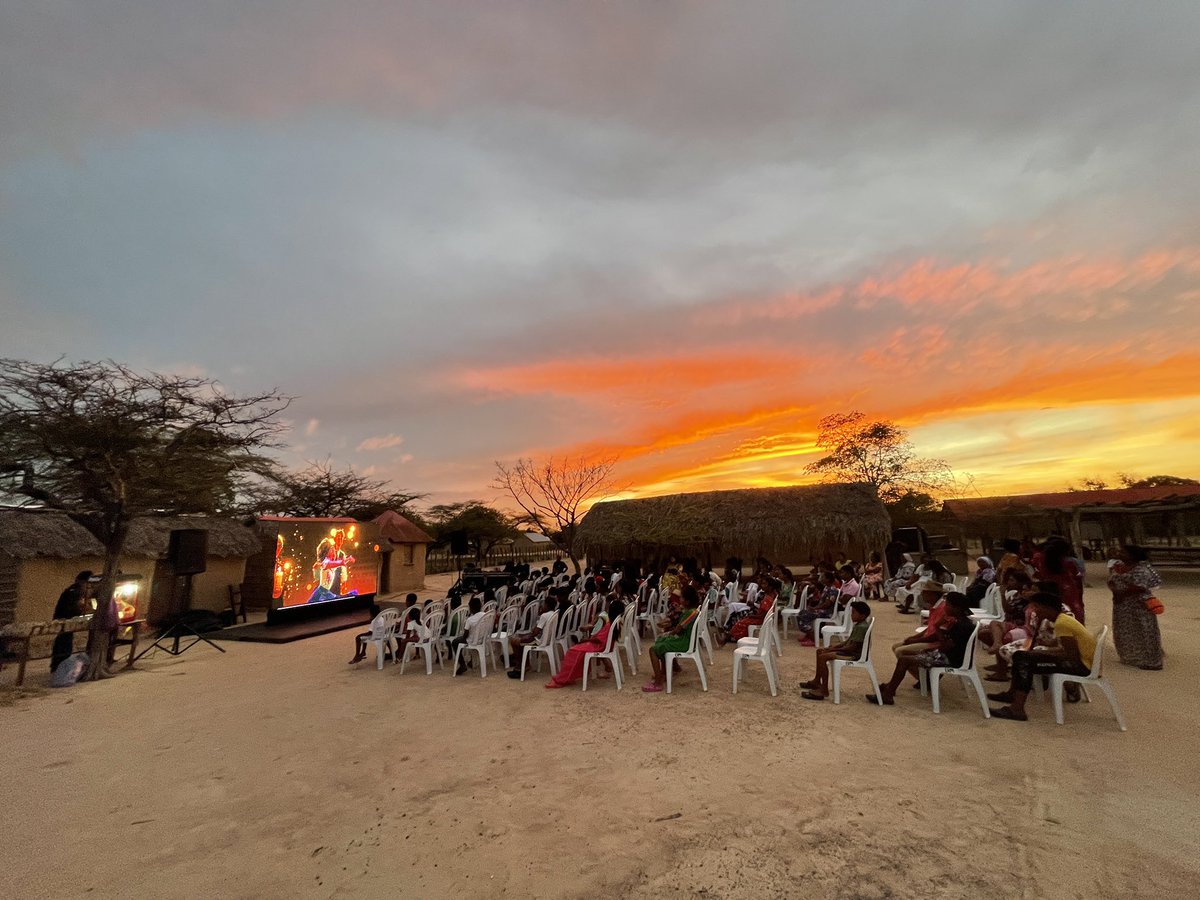 Funsicog's tweet photo. Gracias por aceptar nuestra invitación, fue una tarde inolvidable acompañada de recreación, personajes animados y mucha diversión.  #Funsicog #YoEstoyConFunsicog #SilvestreDangond https://t.co/XKywyDwGfE