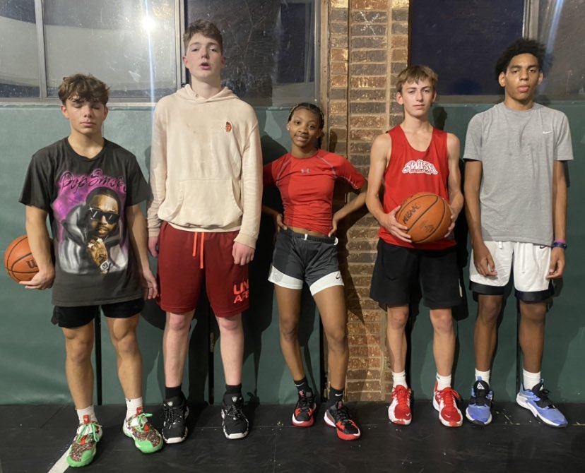 TheCEO_UTS's tweet photo. #TuesdayGrindTraining with @UTS_INC_Sports Skill Development &amp; Training ‼️‼️‼️

Separating ourselves from the COMPETITION ☑️

@faith44963967 ⭐️
@Anderson05Maya ⭐️
@2024Wallace ⭐️
@CbgMar5 ⭐️ https://t.co/NJrisKUmkq