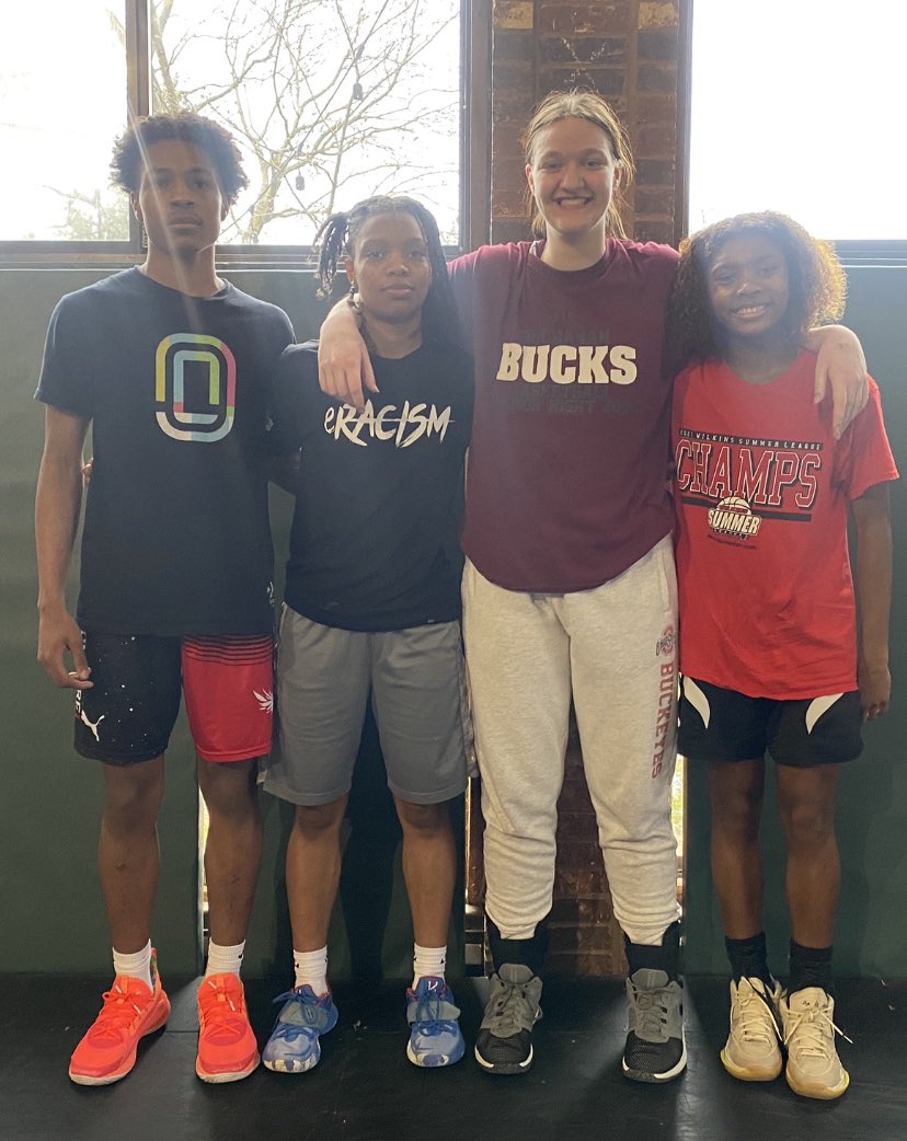 TheCEO_UTS's tweet photo. #TuesdayGrindTraining with @UTS_INC_Sports Skill Development &amp; Training ‼️‼️‼️

Separating ourselves from the COMPETITION ☑️

@faith44963967 ⭐️
@Anderson05Maya ⭐️
@2024Wallace ⭐️
@CbgMar5 ⭐️ https://t.co/NJrisKUmkq