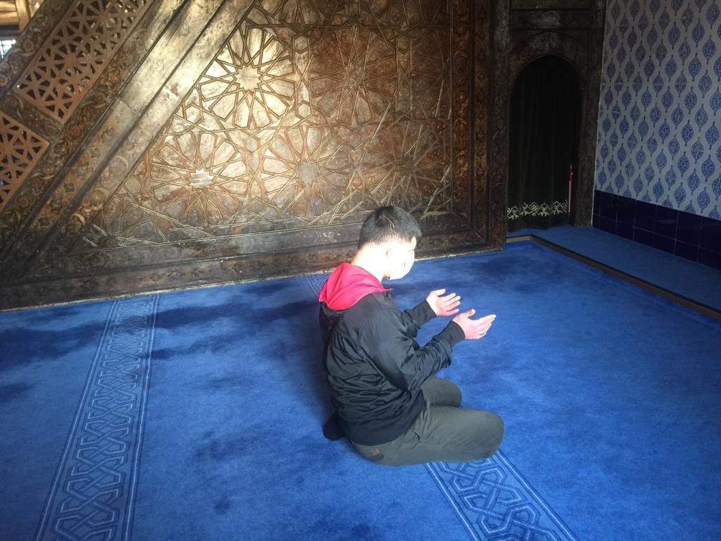Leyle-i Kadrinizi tebrik eder, Allah'tan, dünya ve ahiret saadeti niyaz ederiz. Amin.