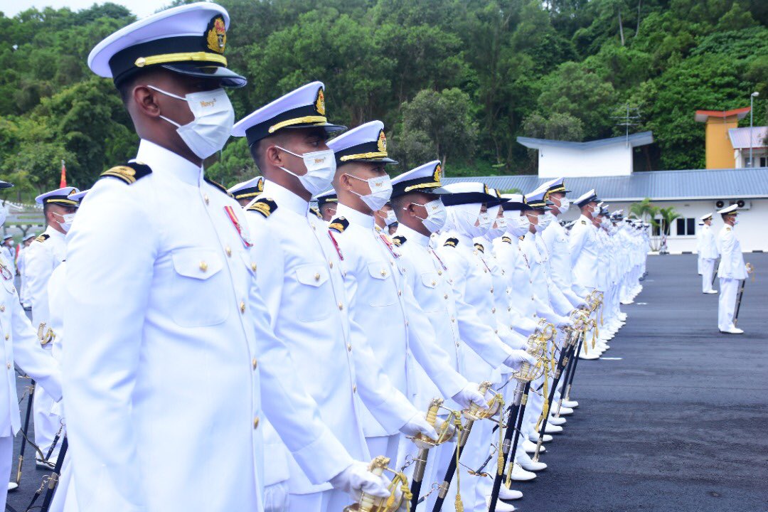 MPA_Timur's tweet photo. Hormat ke hadapan hormat!

TPA Timur bersama 297 warga #NavyPeople tampil segak dalam Istiadat Perbarisan #HariTLDM88 yg terlaksana pagi ini di Padang Kawad KD SRI KOTA KINABALU, PTKK. 

#NavyNews 
#Kebangsaan
#TLDMSiagaKedaulatanTerpelihara https://t.co/VC2cUc019r