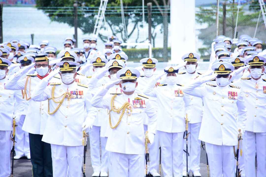 MPA_Timur's tweet photo. Hormat ke hadapan hormat!

TPA Timur bersama 297 warga #NavyPeople tampil segak dalam Istiadat Perbarisan #HariTLDM88 yg terlaksana pagi ini di Padang Kawad KD SRI KOTA KINABALU, PTKK. 

#NavyNews 
#Kebangsaan
#TLDMSiagaKedaulatanTerpelihara https://t.co/VC2cUc019r