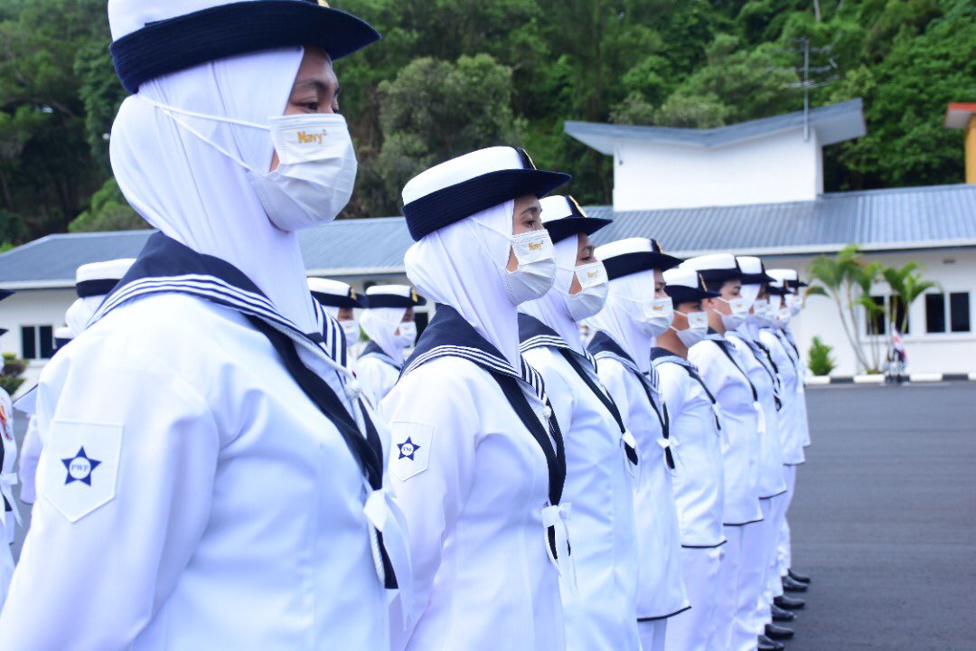 MPA_Timur's tweet photo. Hormat ke hadapan hormat!

TPA Timur bersama 297 warga #NavyPeople tampil segak dalam Istiadat Perbarisan #HariTLDM88 yg terlaksana pagi ini di Padang Kawad KD SRI KOTA KINABALU, PTKK. 

#NavyNews 
#Kebangsaan
#TLDMSiagaKedaulatanTerpelihara https://t.co/VC2cUc019r