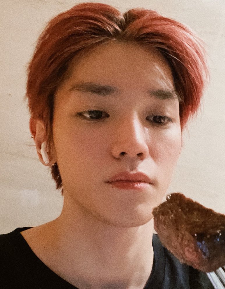 longfIightyong's tweet photo. lee taeyong staring at his world: food/snacks 😋 — a short thread https://t.co/thzuJOH2ls