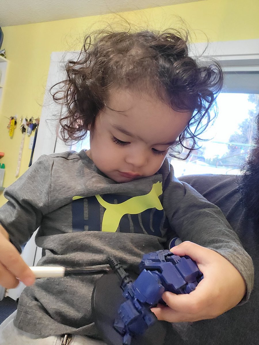 calbrown1985's tweet photo. @NornQueenAlexis While my little guy helps with a redemptor dreadnought https://t.co/M8kyCWyJz4