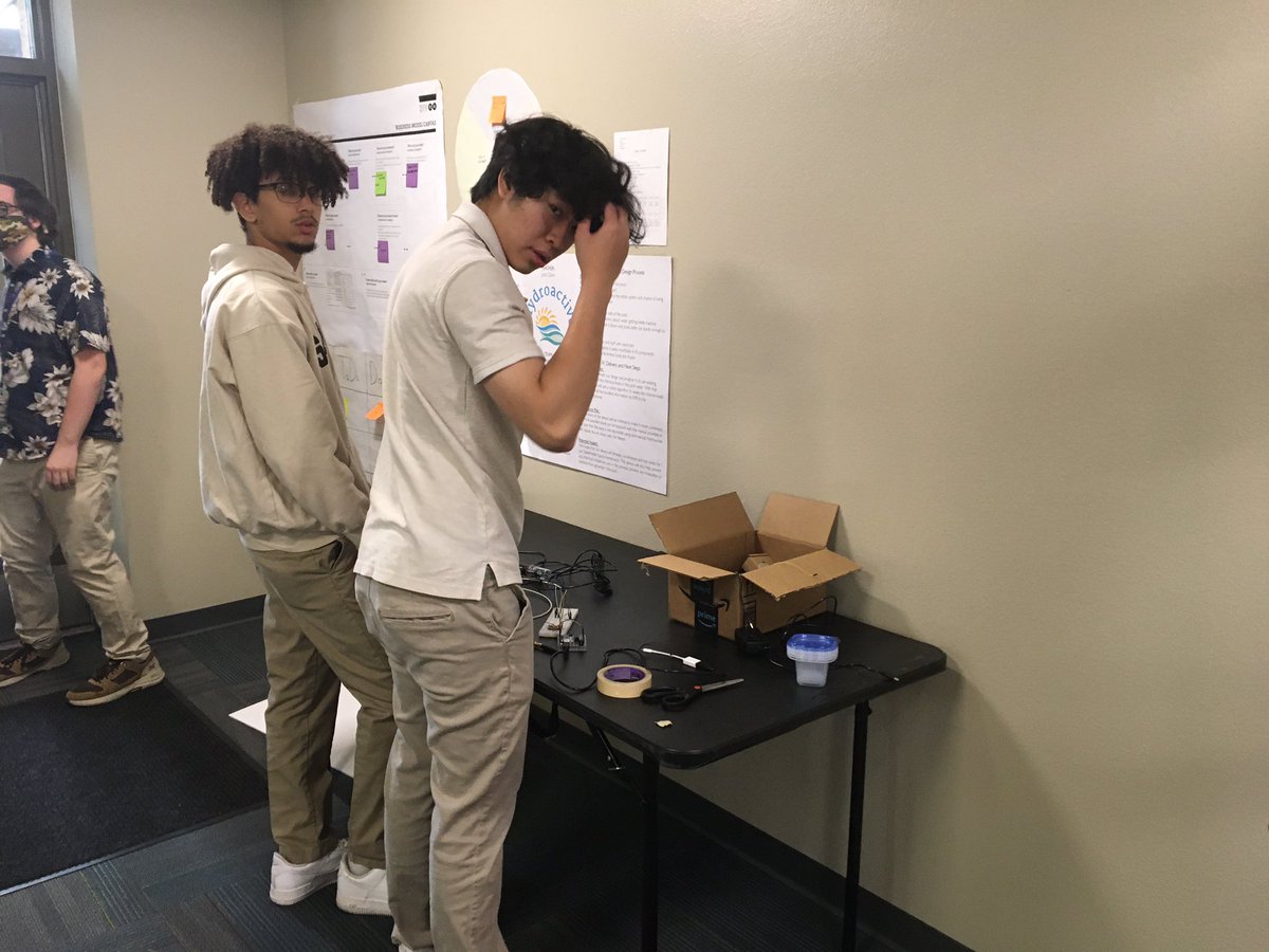 jlutech's tweet photo. We set up our tables for the Student Showcase today. We prepared our pitch and practiced our demonstration for our EPICS project. #PeoriaMET #PeoriaMETTech https://t.co/HbKS7W1bZV