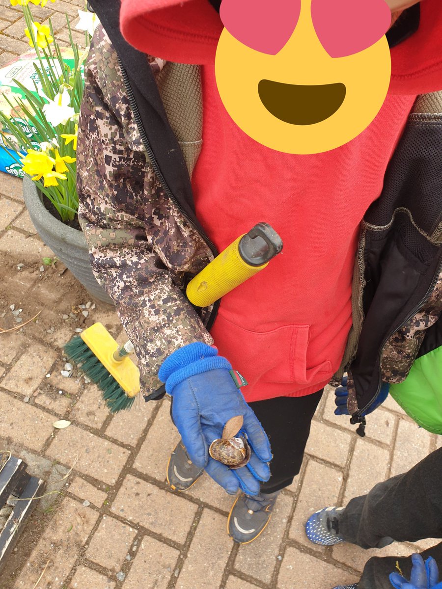 KirkhillKps's tweet photo. A huge THANK YOU to our wonderful parents who donated their time to come and support us in our Spring Spruce Up yesterday. Thank you also to our Eco Committee and P7 pupils who helped too. #ecoschools #schoolgrounds #springspruceup https://t.co/XaZdPI7Afy
