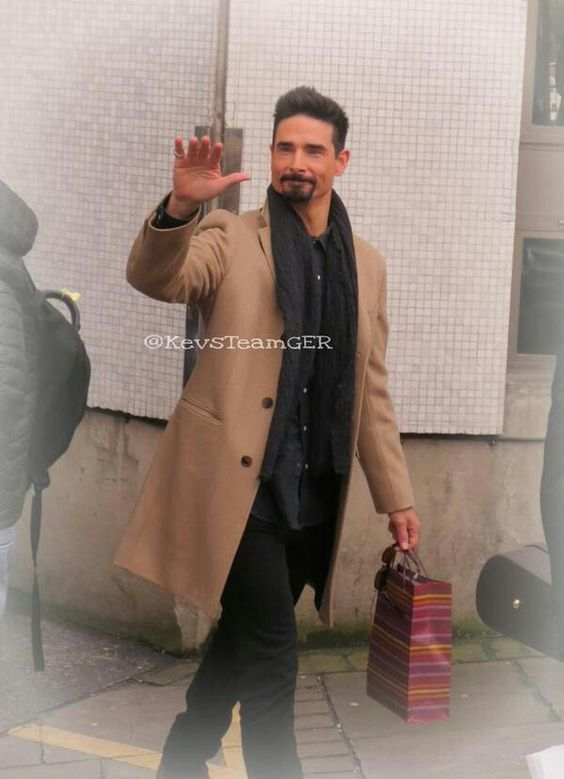 FangirlsNiteOut's tweet photo. no one rocks a coat like @kevinrichardson 

please reply with coat daddy pics 😍 https://t.co/h3kN6aG8R1