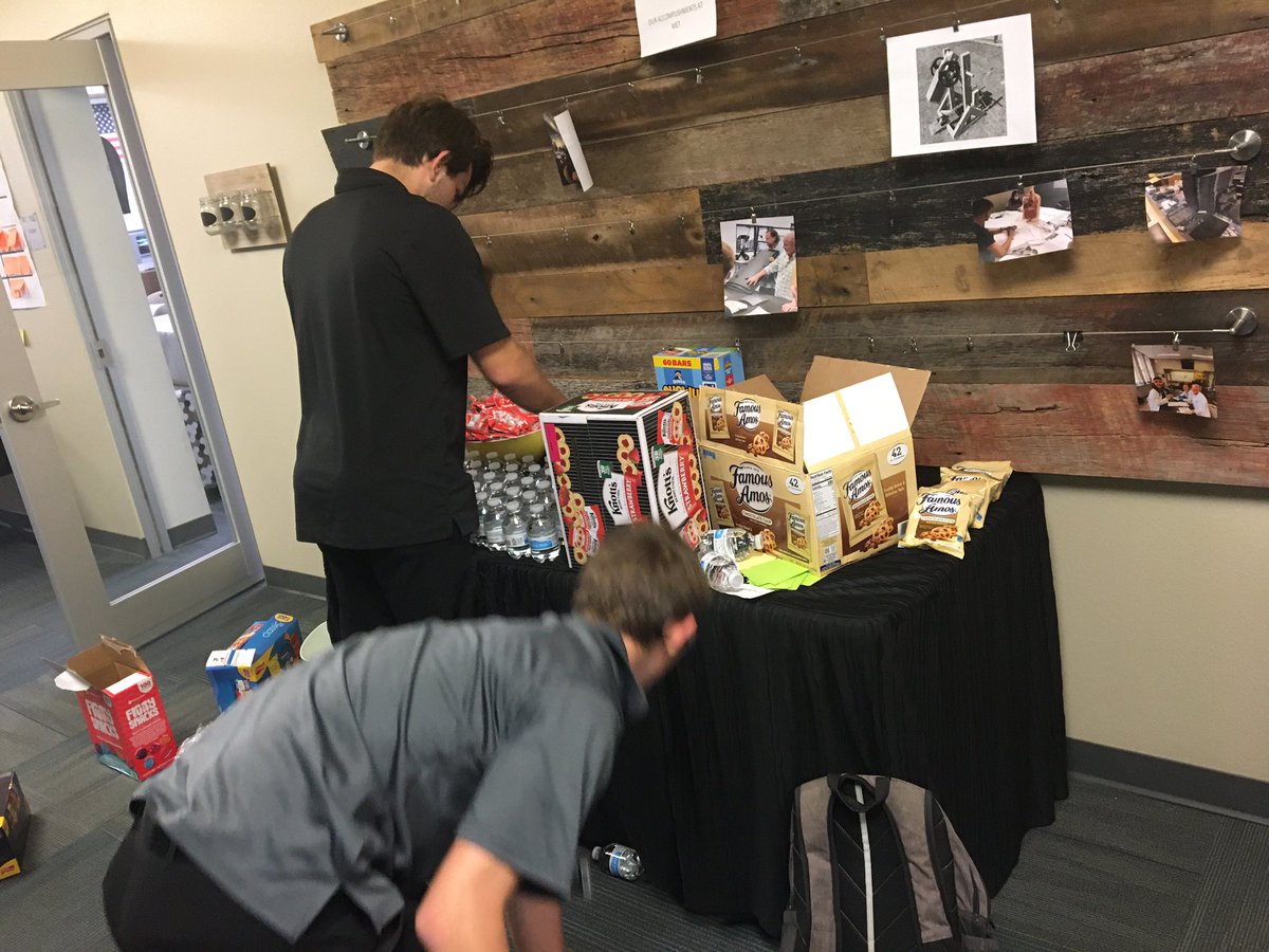 jlutech's tweet photo. Student Showcase went fantastic. For the most part, our group did well and our practice paid off. It was great seeing all the other groups’ projects as well as #PeoriaMETMed’s Human Body Exhibits. #PeoriaMET #PeoriaMETTech https://t.co/NW9NSBJ6rZ