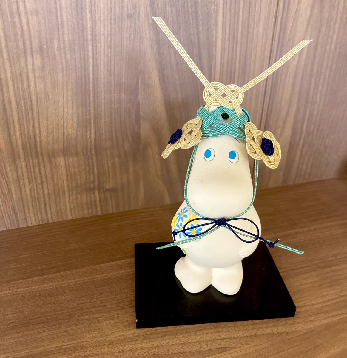 ムーミンの博多人形。水引の兜を被る姿が可愛すぎる。