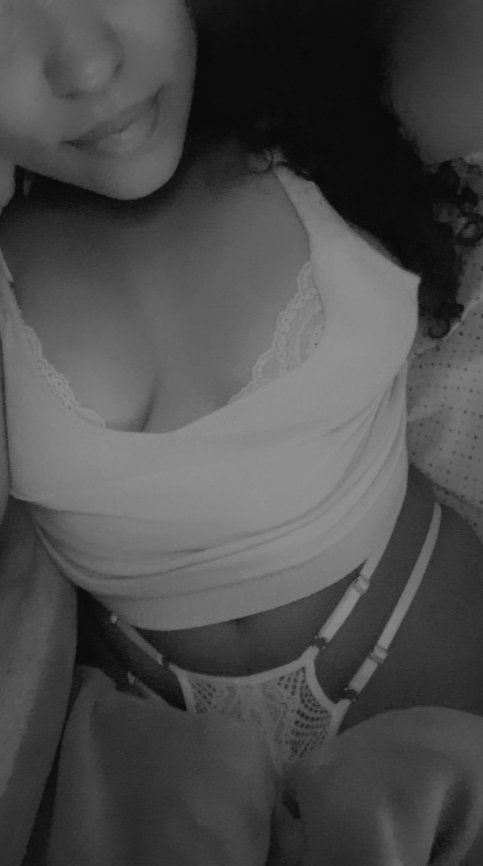 TuMusaVirtual's tweet photo. The most beautiful month (May) is coming... happy night to all, I send you a huge coconut-flavored kiss...
#littlelatina #yourvirtualmuse #Girls #chicaslatinas #chicashermosas #GoodNightTwitterWorld #goodnight #Women #gaming https://t.co/lwvx0URp90