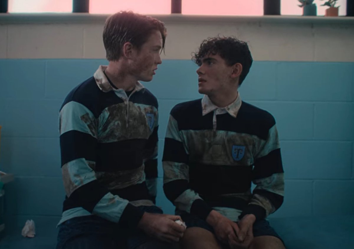 willesimaug's tweet photo. thank god it was isaac who caught them staring like this and not someone else https://t.co/zLuN9YE3n5