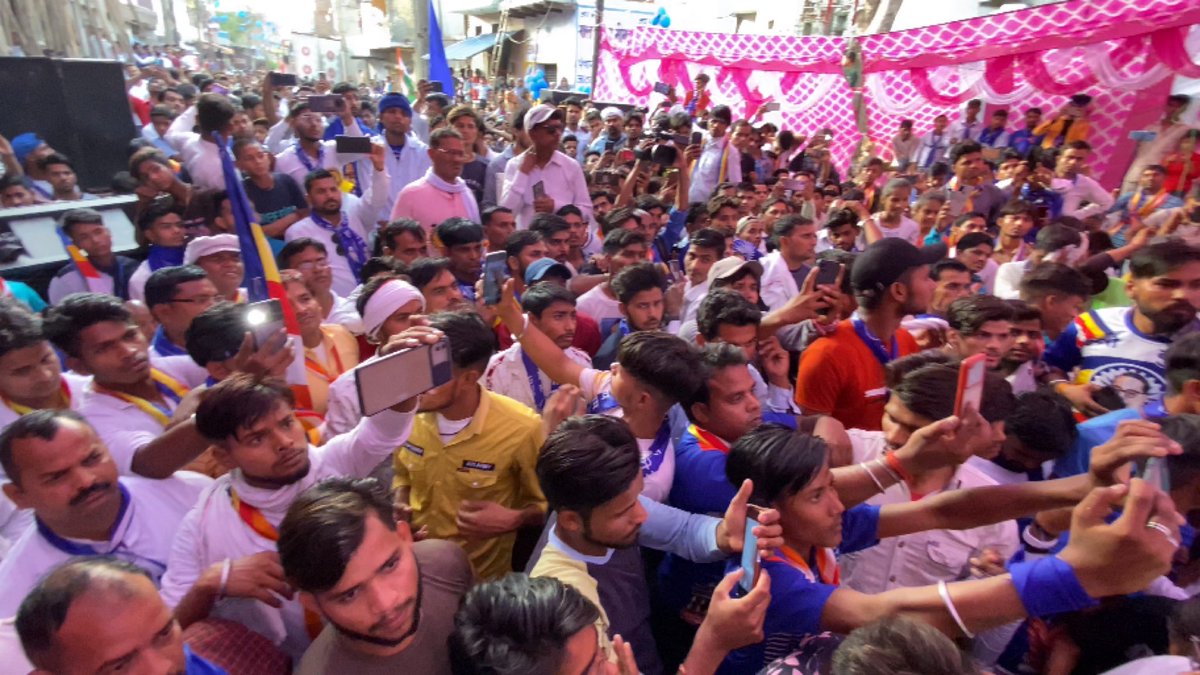 BMissionTV_'s tweet photo. कल दिनांक - 26/04/2022 को हाथरस में बाबा साहेब भीमराव अंबेडकर की शोभायात्रा का उदघाटनकर्ता किया एडवोकेट चंद्रशेखर आजाद ने..
@BhimArmyChief 
जय भीम           जय भारत https://t.co/pnPYCvvnVt