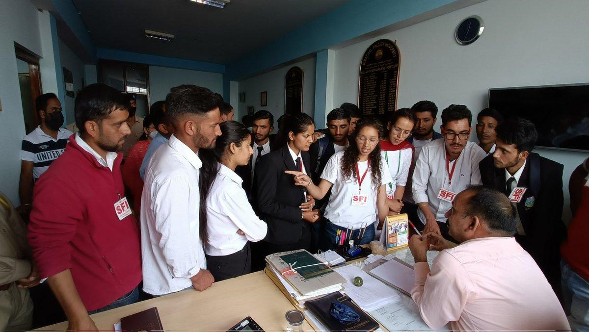 sfihpu's tweet photo. Sfi hand over various memorandums to different authorities in HPU regarding various demands of student. The demands were the locks on the gate of hostels, extra buses for day scholars, new hostels for students and many more departmental issues of students.
#hpu
#sfihpu https://t.co/F4aYEBh6Pr