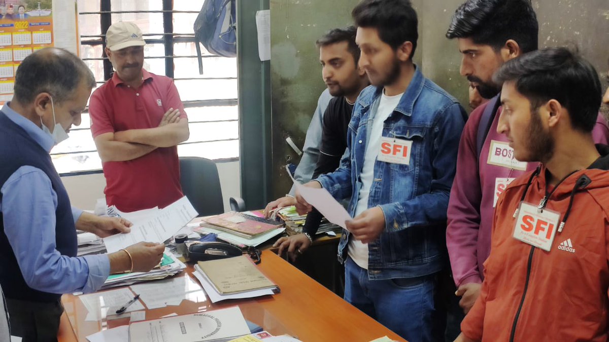 Sfi hand over various memorandums to different authorities in HPU regarding various demands of student. The demands were the locks on the gate of hostels, extra buses for day scholars, new hostels for students and many more departmental issues of students.
#hpu
#sfihpu