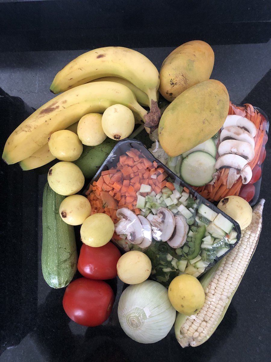 Medina_Kt's tweet photo. Esto puedes comprar con $140 en un mercado local en Ciudad de México… ¿Quién dice que comer saludable es muy costoso? https://t.co/haAwar4n6R