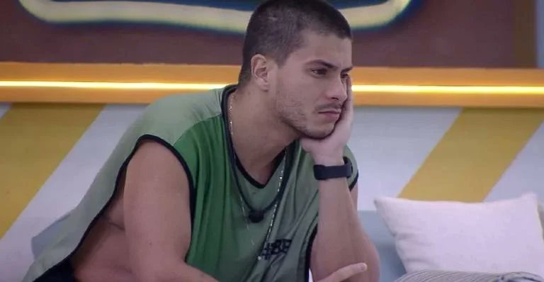 updatecultura's tweet photo. Com muitos pix para comprar Instagram de fofoca e lanhouses e apoio de todos os bots possíveis, Arthur Aguiar vence o #BBB22, que entra para a história como uma das piores edições do reality. https://t.co/w6a6tk7sxf