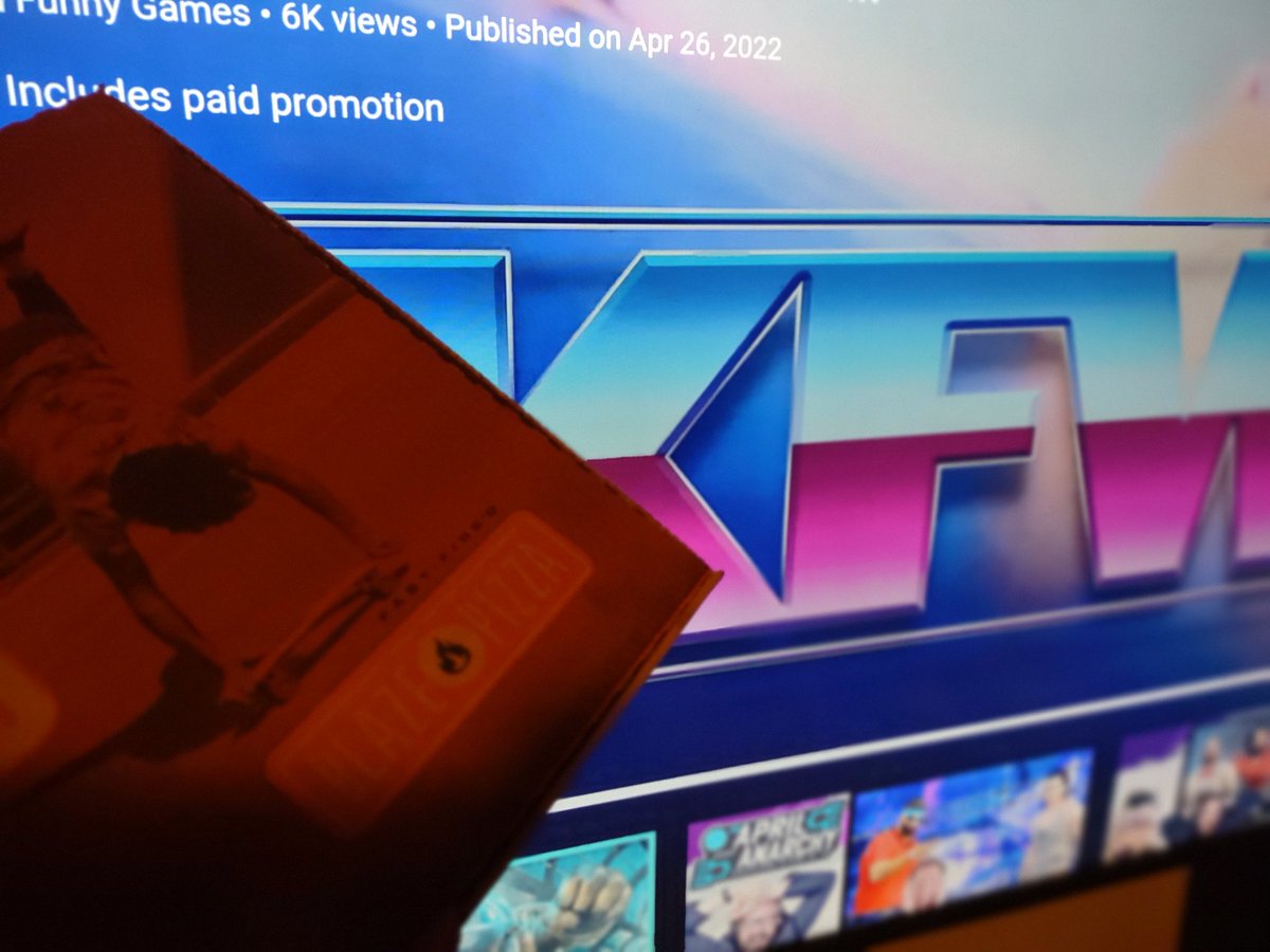 zat_thomas's tweet image. Not sure if blaze pizza is a sponsor for #KFW #AprilAnarchy or not but I&apos;m ready for this greatness @GameOverGreggy @snowbikemike @KindaFunnyVids