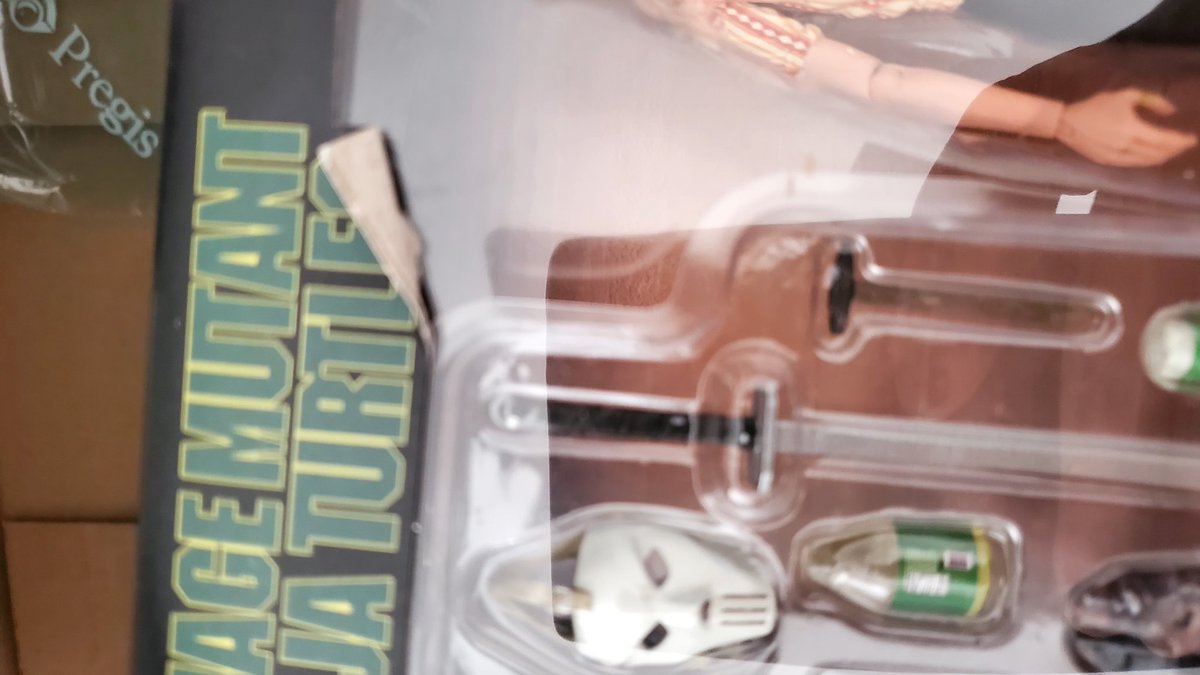 Call_Me_Chui's tweet image. @NECA_TOYS @walmarthelp @Walmart 
I want an exchange because this is how I received this package