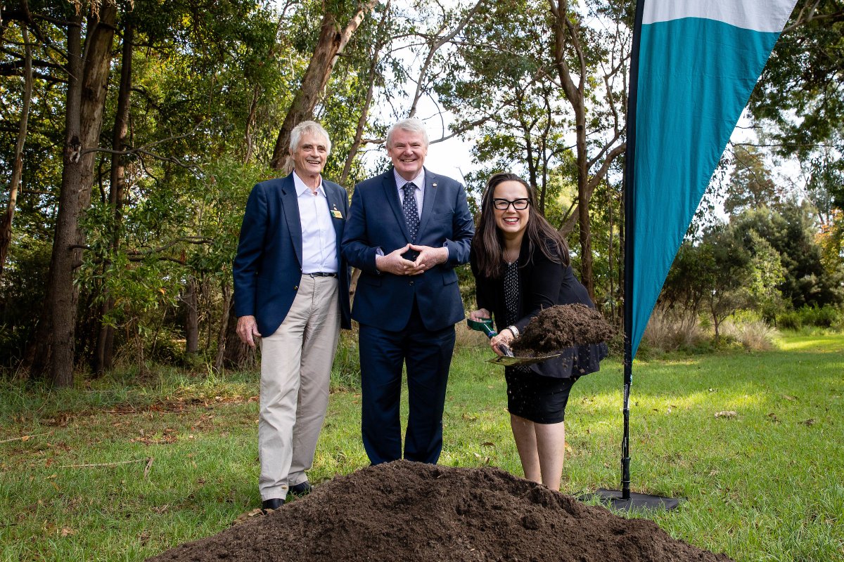 ShaunLeaneMP's tweet photo. We’re upgrading the Beresford Road Trail Crossing thanks to $250K from VicGov’s #SuburbanRevitalisation Program. It will improve safety for the community and complement level crossing works at Lilydale Station. #SuburbanDevelopment #LivingLocally @ShingvWorld @yrcouncil https://t.co/CArdnWW3UZ