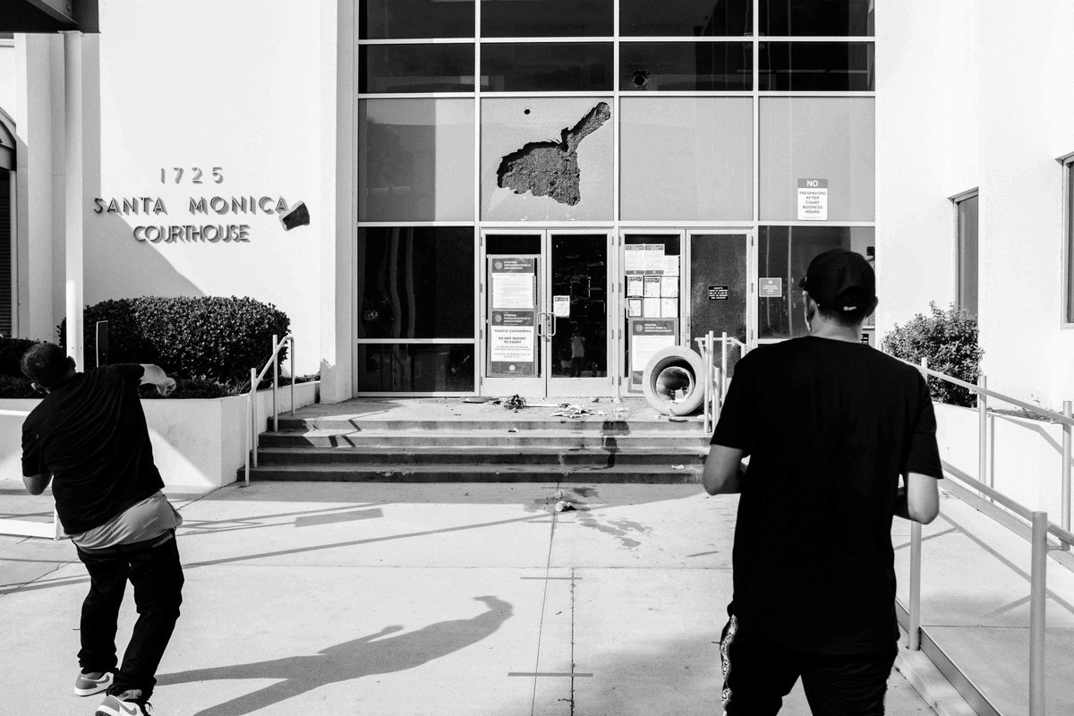 StreetWise_LA's tweet image. Just added these four images to my "2020 Los Angeles Protest Photography" collection on @opensea. This collection of black and white photos depict the protests immediately following the murder of George Floyd. 

#nftphotography #opensea #protests2020

opensea.io/collection/202…