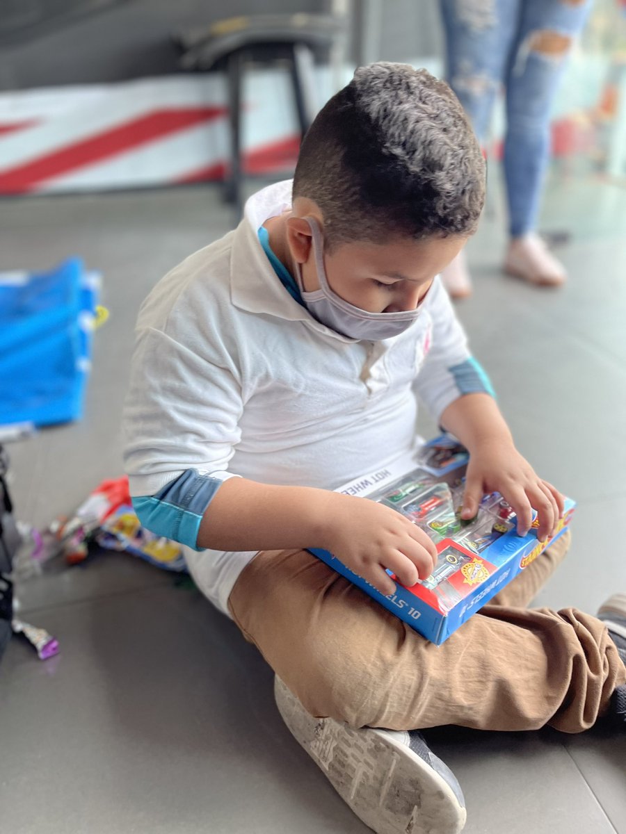 Momentos que llenan el alma 🥹🤍💙 #fundacionchecoperez #checoperez #DiaDelNino2022