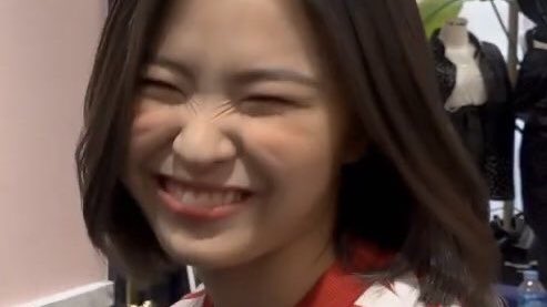 dailysrj's tweet photo. the most genuine smile https://t.co/HrdS8TNAu6