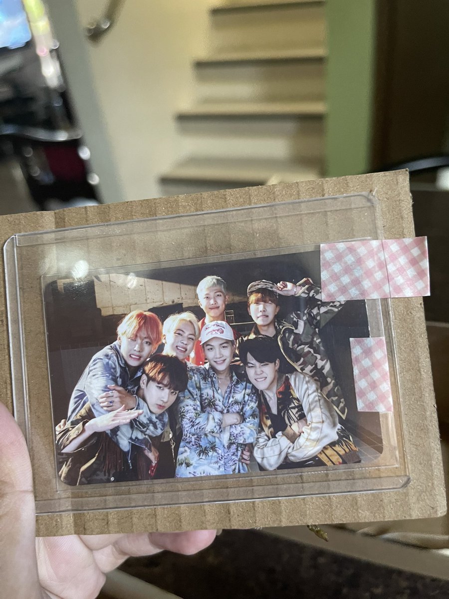 JeonEuphy's tweet photo. ๐ #Euphymails
เฟ Hayyy alipin sa papel. I feel so complete na home na kau huhu thank you so much po! #BBCexperience @btsbudolcart
Di kk na naakyat sa kwarto sa kusina ko na inunbox ๐ฅน๐ https://t.co/DjUKBQJHUf
