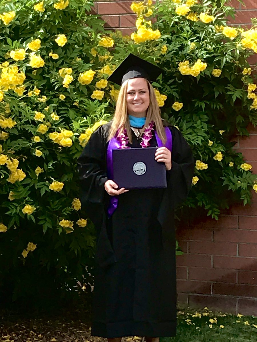 H2daB's tweet photo. Feels pretty good to be DONE ✅ #GCUGrad2022 👩🏼‍🎓 #MastersComplete https://t.co/se0UgxzdeG