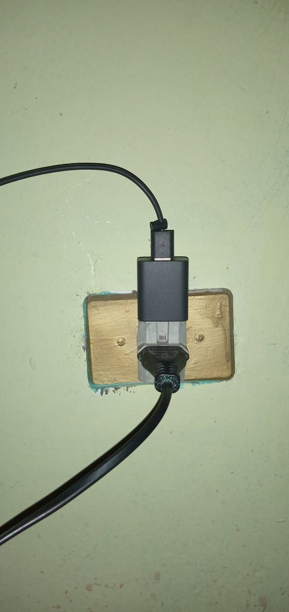 LuizAlechandre's tweet image. Coloquei  na  tomada começou  a atualizar do começo novemente, mas novamente ele cai e aí não voltou mais  #GoogleHelpMe