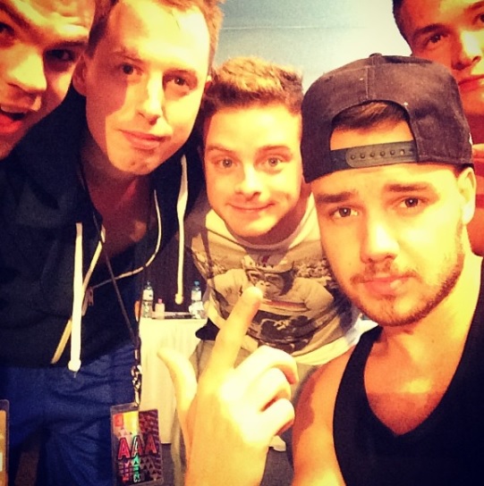 todays1dhistory's tweet photo. Today (April 27) in 2014 - Liam shares his first Insta post--a selfie with the boys' band! 🥰🥰 https://t.co/TfOgAJrDJe