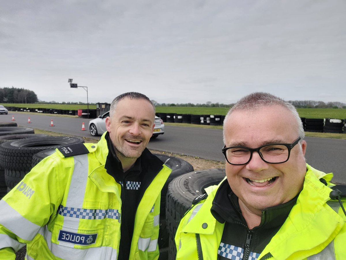 2 more of our officers have completed their stinger course to add even more resilience to our @DerbyshireRPU colleagues to help bring any pursuit to safe conclusions! 

Added benefit that they are very photogenic!

#pursuit #stinger #skills #C5B #C5C  #smiles #cagneyandlacey