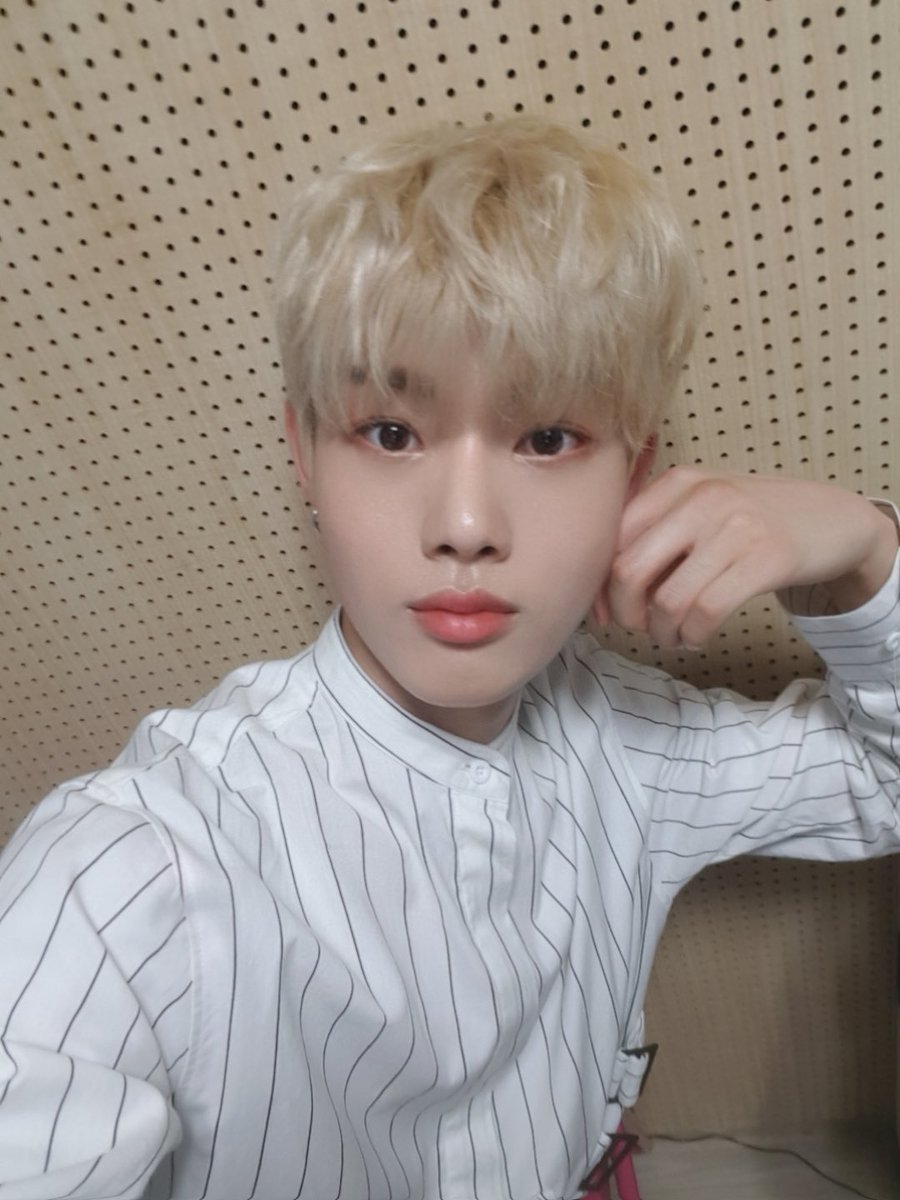 Wantwo0423's tweet photo. #4월의_미소_치훈아_생일축하해
치훈오빠 생일 너무너무 축하해요🫶🏻☁️
세상에서 제일 사랑해🤍 https://t.co/xJTTVctvpt