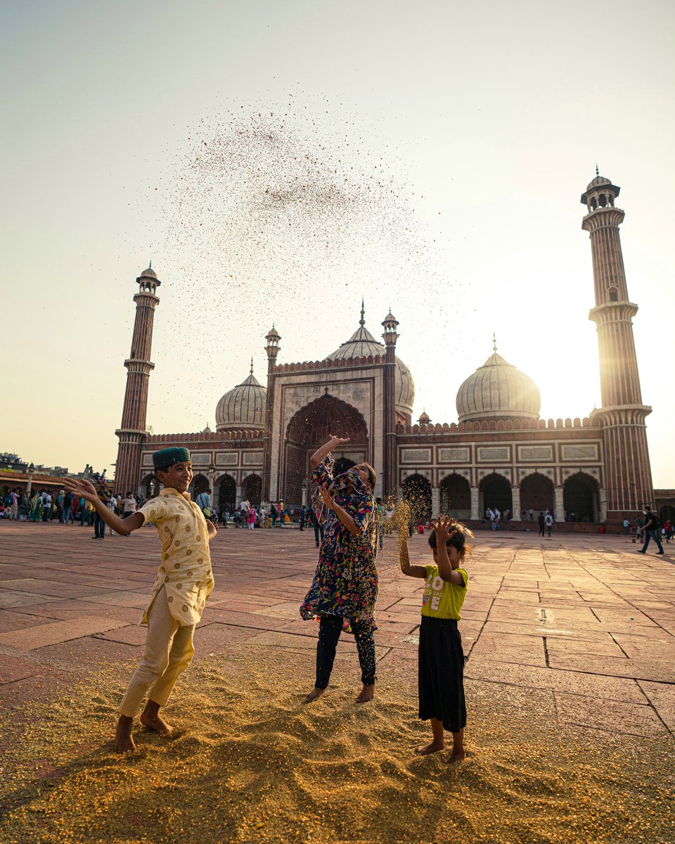 shikharsaini2's tweet photo. Cheerful souls playing during Ramadan :)
#Ramadan2022 #EidMubarak #Ramadan #SonyAlpha #natgeo https://t.co/Rg4sHJ1VNN