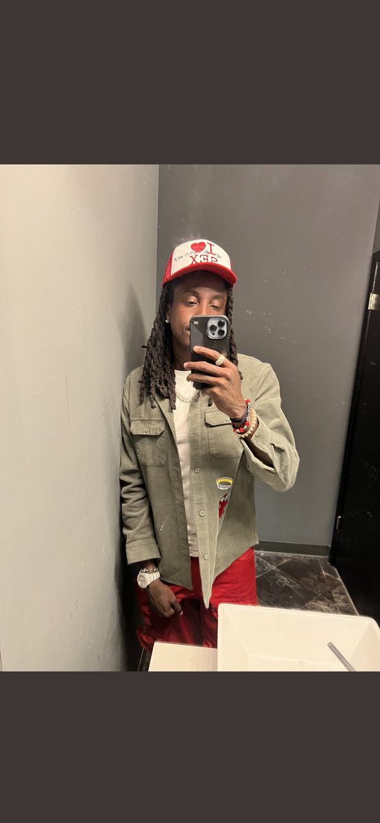 KoOL_ItKiDD's tweet photo. Happy Birthday To The Goat 🔥 🎈#FloatNation @kcamp https://t.co/YqpPifwuIW