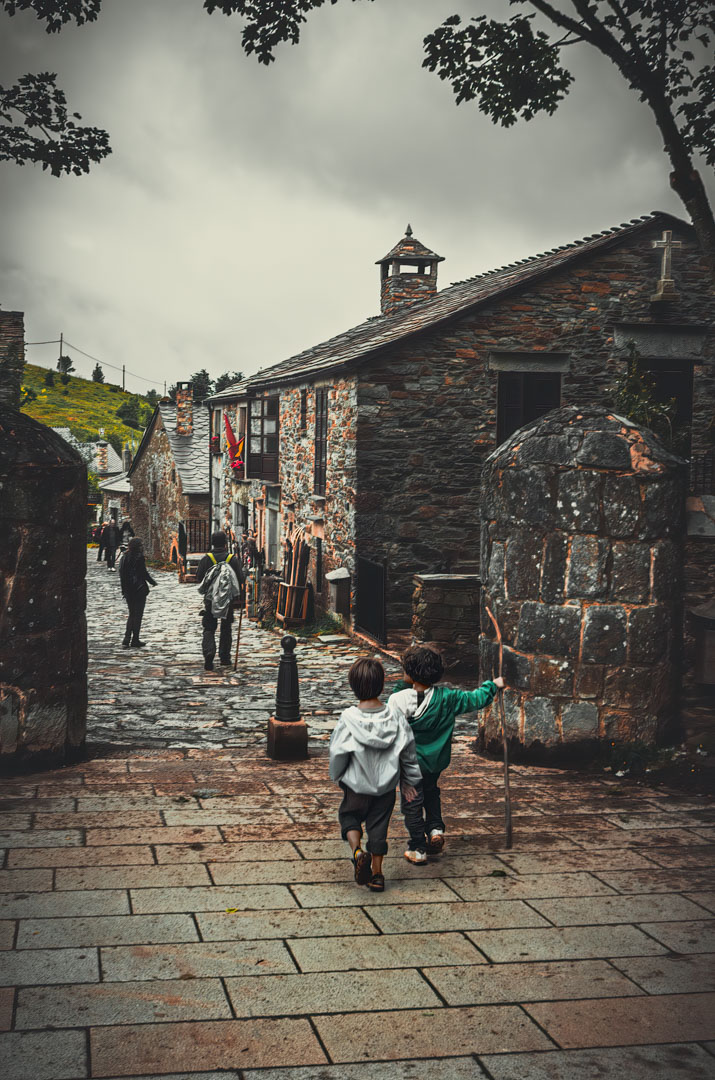 Giovani viandanti

photosontheroad.eu

#caminodesantiago #travelphotography #Spain #hiking #Galicia #ElCamino #jakobsweg #camminodisantiago #caminhodesantiago #stjamesway