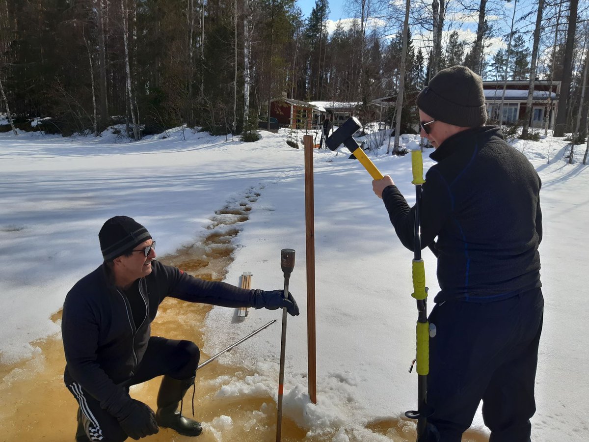 Pohjoisen alueen ELYjen (<a href="/KainuunELY/">Kainuun ELY-keskus</a> , <a href="/POPELYkeskus/">PohjoisPohjanmaanELY</a>  ja <a href="/Lapin_ELY/">Lapin ELY-keskus</a>) hydrologisen seurannan henkilöt tapasivat. Tapaamisella Osmankajärvelle asennettiin yhteistuumin vedenkorkeuden mittausasema, jota tarvitaan pohjapatohankkeen seurannassa. ELY-rajat ylittävä yhteistyö on tärkeää