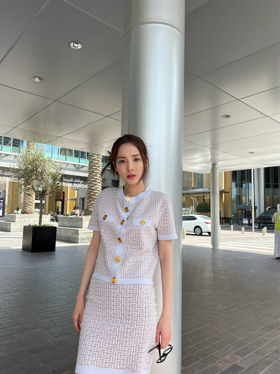 krungy21's tweet photo. Glasses? Or no glasses? 🤓 #DaraInDubai https://t.co/9p3okAgXBv