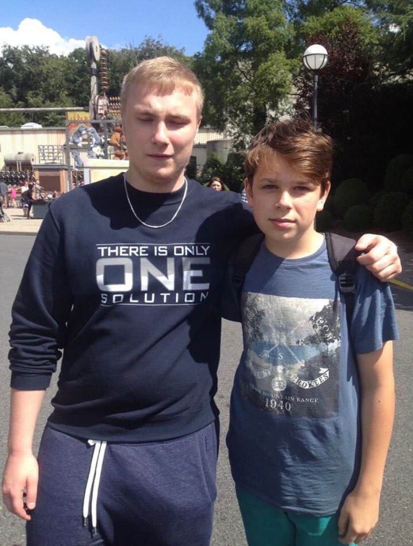 Digga was hat <a href="/SolutionPlayz/">Danny</a> für nen prügel in der Hose