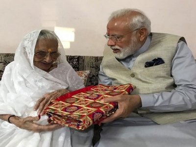 Dave_Sanatani's tweet photo. Everyday when my mother returns home after work she often asks me, is there any positive news regarding our rest of med course. She says when u smile i feel there's some good news. Bring back our smile @narendramodi #यूक्रेनसेलोटेंहिंदुस्तानकेमेडिकलछात्रोकाभविष्यमोदीजीकेहाथोंमें https://t.co/fpY83dlzEr