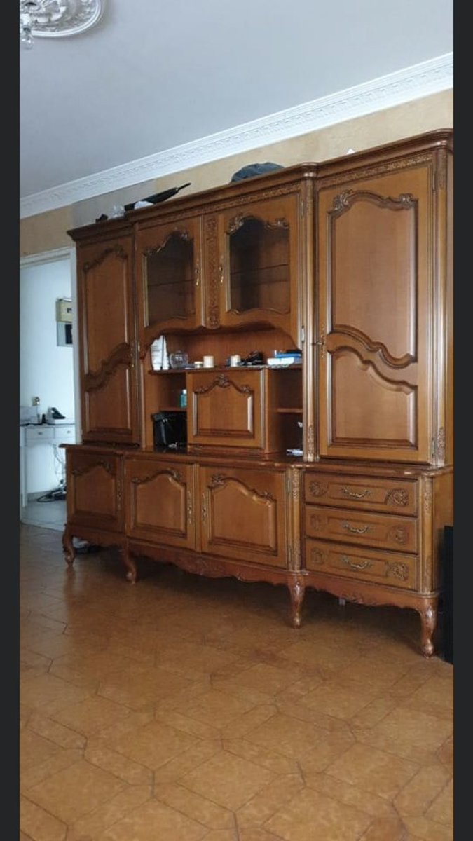 Nay20x2's tweet photo. Le meuble comorien 😂  ya des verres et assiettes tu sais pas pourquoi https://t.co/sWCVvqH917