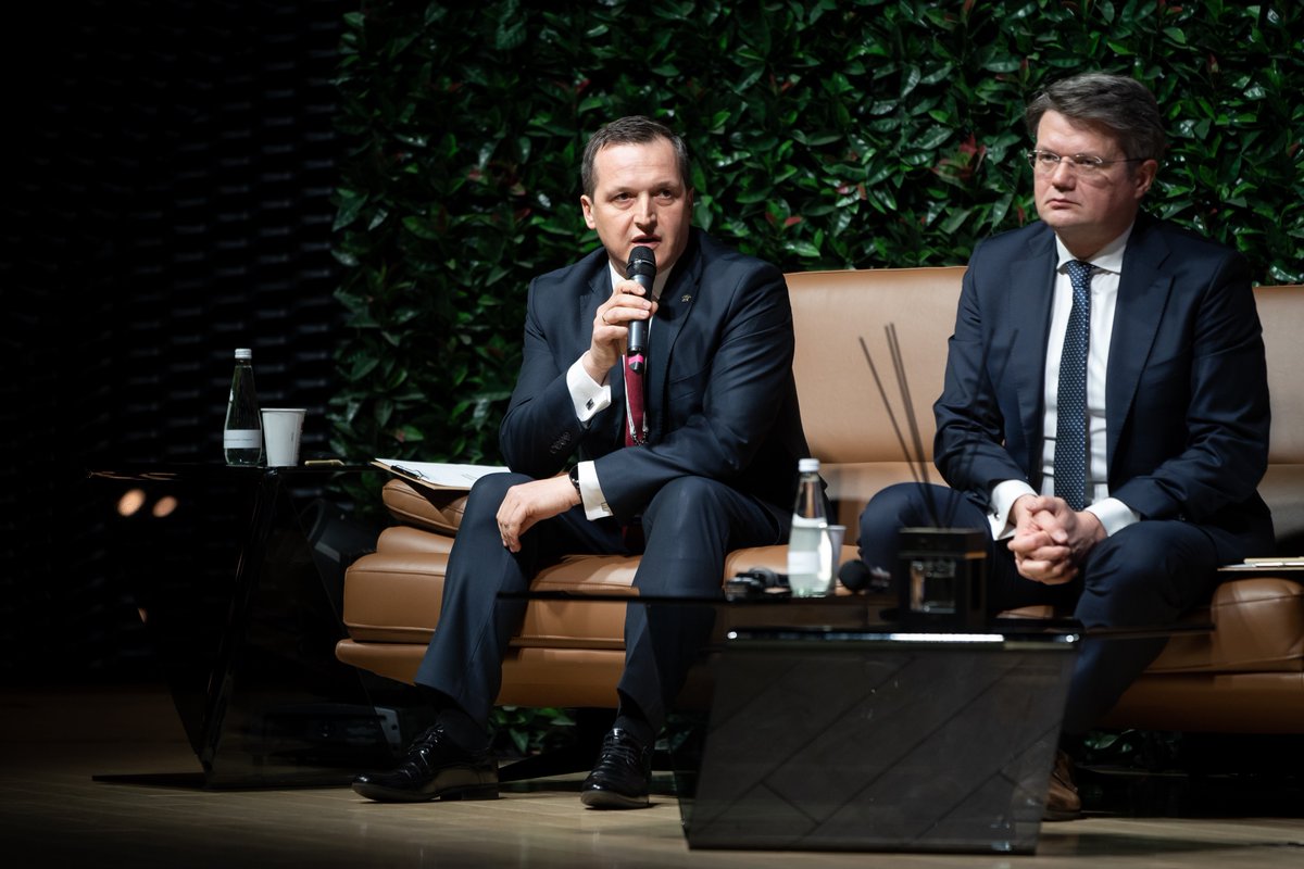 M_Wlodarczyk's tweet photo. Andrzej Legeżyński, prezes zarządu PGE Górnictwo i Energetyka Konwencjonalna, na Europejskim Kongresie Gospodarczym @EECKatowice | 26.04.2022 | 📷 fot. Mateusz Włodarczyk | #EEC2022 @Grupa_PGE @pgegiek https://t.co/VC3duSwRqq