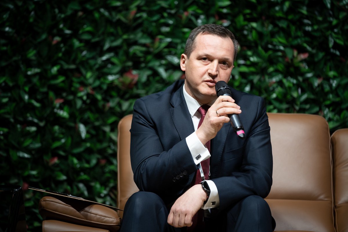 M_Wlodarczyk's tweet photo. Andrzej Legeżyński, prezes zarządu PGE Górnictwo i Energetyka Konwencjonalna, na Europejskim Kongresie Gospodarczym @EECKatowice | 26.04.2022 | 📷 fot. Mateusz Włodarczyk | #EEC2022 @Grupa_PGE @pgegiek https://t.co/VC3duSwRqq