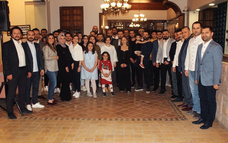 Acarkon_'s tweet photo. Mimarlar Odasının düzenlemiş olduğu gecede Mimarlar Odası Genel Başkanı Armağan Güleç Korumaz tarafından takdim edilen plaket için onurlarımızı sunuyor, tüm Acarkon ailesi adına teşekkür ediyoruz. 
@mimodkonya
https://t.co/JuRknlUI1g
#Acarkon #KonyaParke #KonyaDekorasyon #Parke https://t.co/gFjVjyKMGT