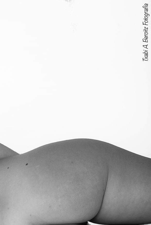 BeroitzTxabi's tweet photo. Dunas. @anerol_fortea 
#dunas
#humanlandscape 
#normalizenudity 
#normalazingnakedbody 
#normalizenude 
#normalizenuditiy 
#nudity
#nocensurenelarte 
#study https://t.co/NiXFKotMz1