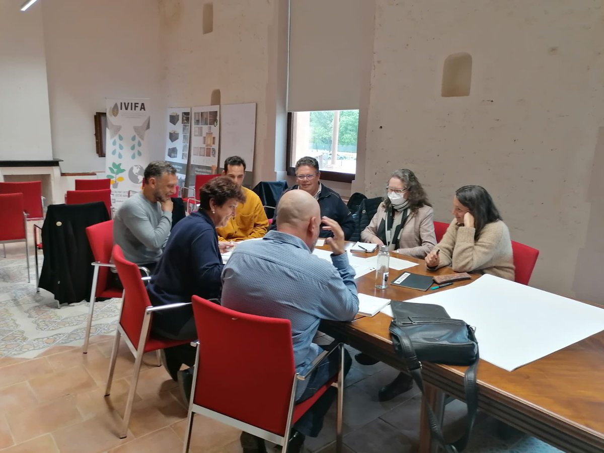 TCiudadana_UPV's tweet photo. Son 4️⃣ escenarios diferentes donde se plantearan las oportunidades, amenazas, tipo de #agricultura, impacto en el medio ambiente, mercado, políticas públicas y papel de las organizaciones agrarias en la #Huerta de València. 

@mueamaupv @IVIFA @eamnupv @UPV @cemasvlc https://t.co/xTtgs2Ln3B