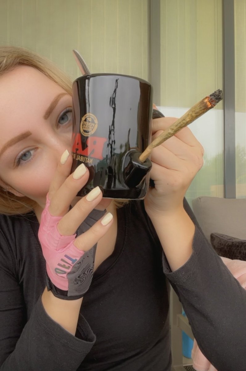 Yummle's tweet photo. Had to get this wake n bake cup💚 https://t.co/m3CWaWVRmC