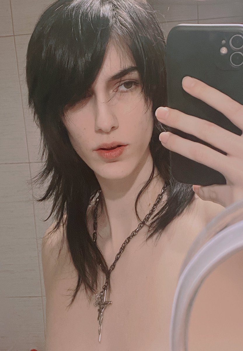 ariderion_'s tweet photo. Getting haircut this week https://t.co/zQQjWC5sT2